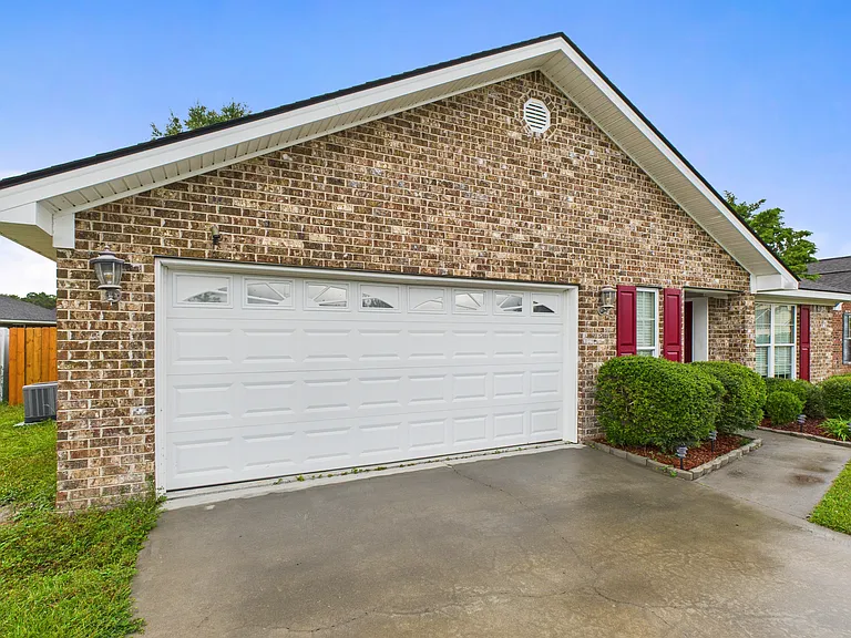 129 Grandview Dr — Photo 3