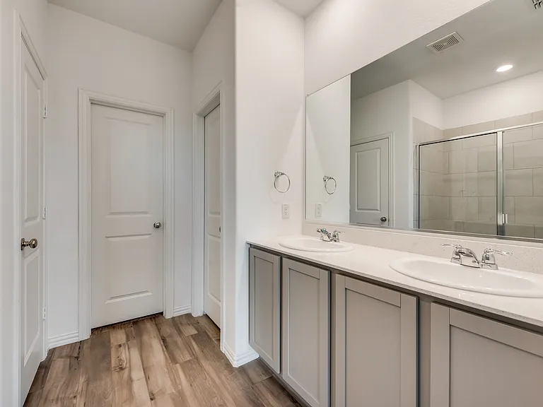 1833 Lake Grove Dr — Photo 18