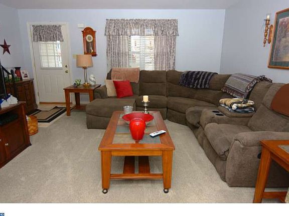 4th image of 4 Bridle Way