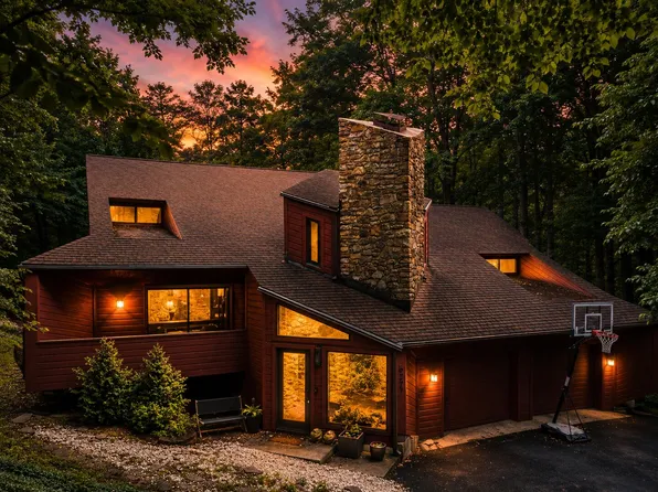 6227 Saddleridge Rd, Roanoke, VA 24018