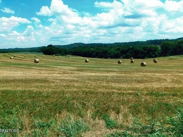 1755 Friendsville Rd, Lenoir City, TN 37772