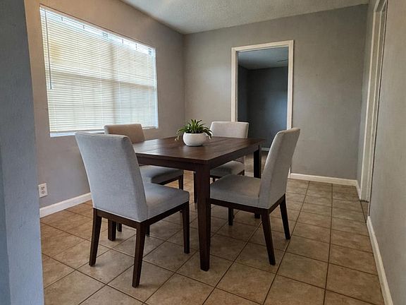 4th image of 9033 Oak Knoll Ln