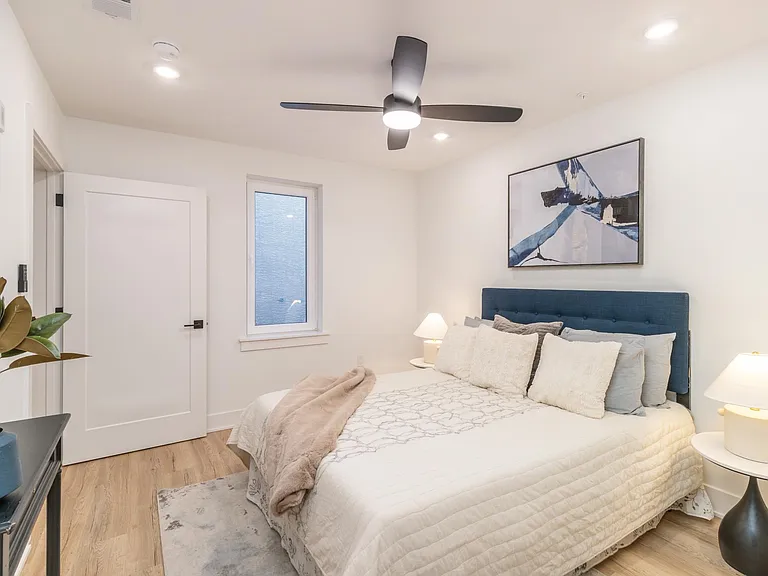 629 W Girard Ave — Photo 11