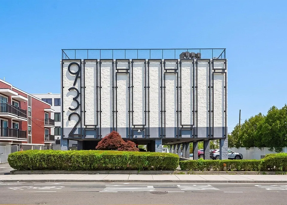 932 Broadway #306