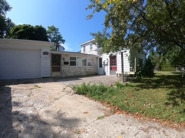 424 Carleton St, Petoskey, MI 49770