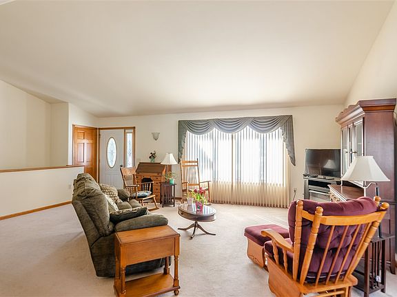 2nd image of 1531 Rosewood Ave