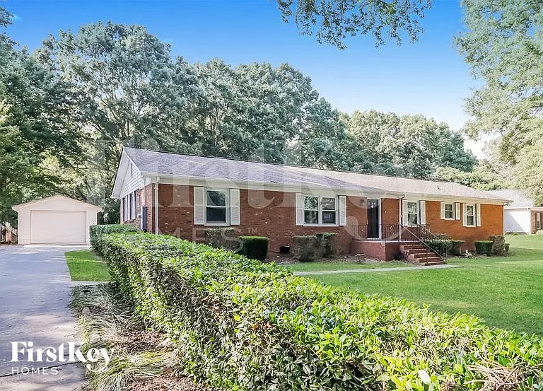 120 Keowee Cir — Photo 2