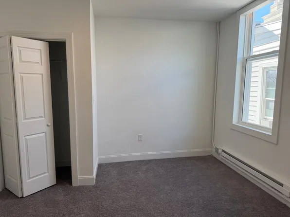 33 N Washington St, Berkeley Springs, WV