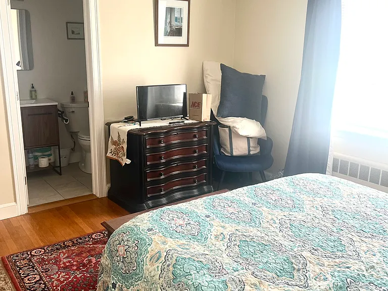 77 Lynn Shore Dr #1 — Photo 40