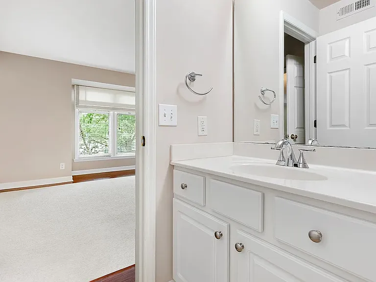 1121 Parkridge Ln #203 — Photo 7