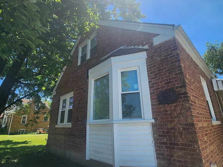 190 7th Pl — Photo 1