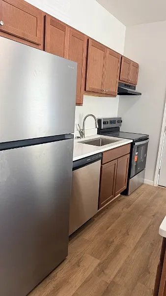 3 bed, $1,900 — Photo 2