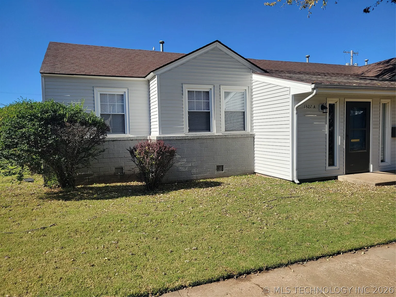 2 bed, 1.0 bath, 883 sqft, $1,175 — Photo 3