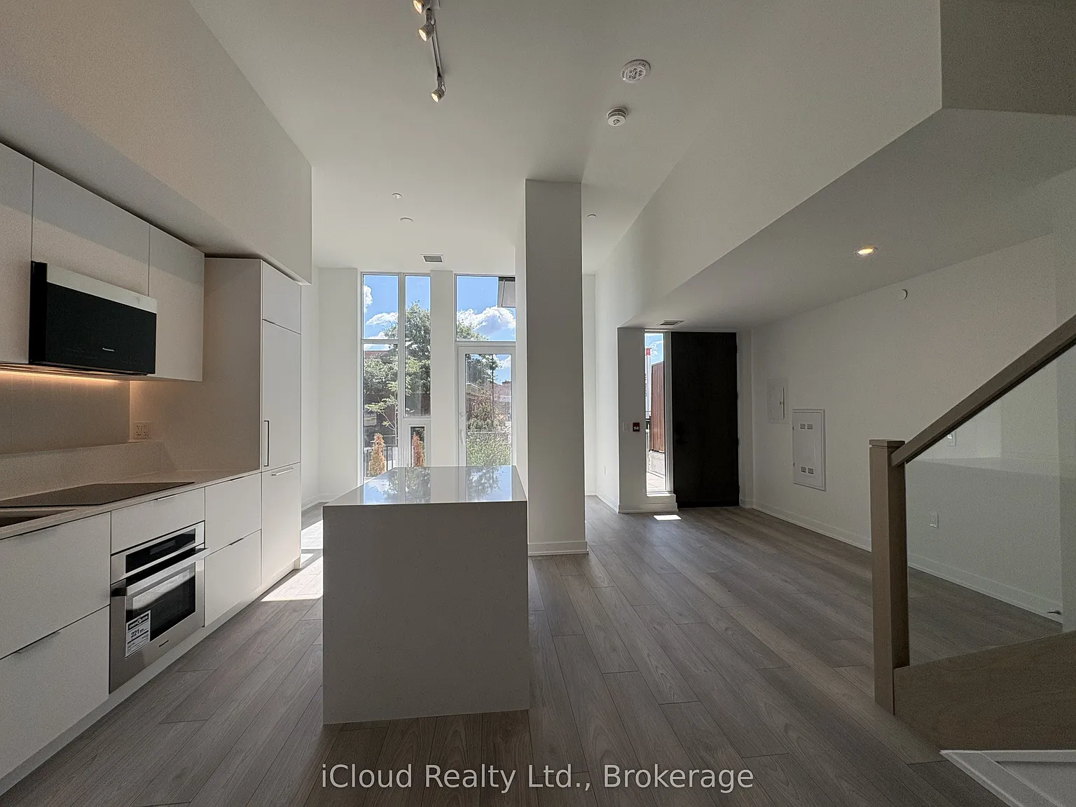 3 bed, $3,000 — Photo 2