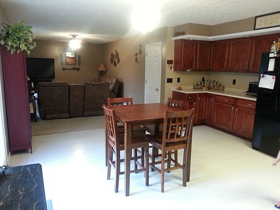 4th image of 3235 Redbud Dr