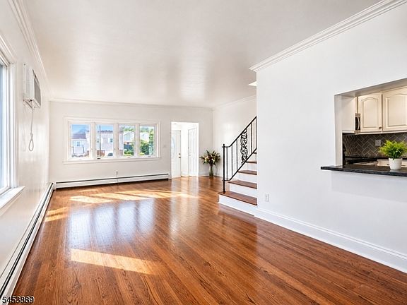 3rd image of 19 Jonquil Cir