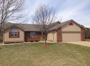 1003 Riverview Ln, Yankton, SD 57078