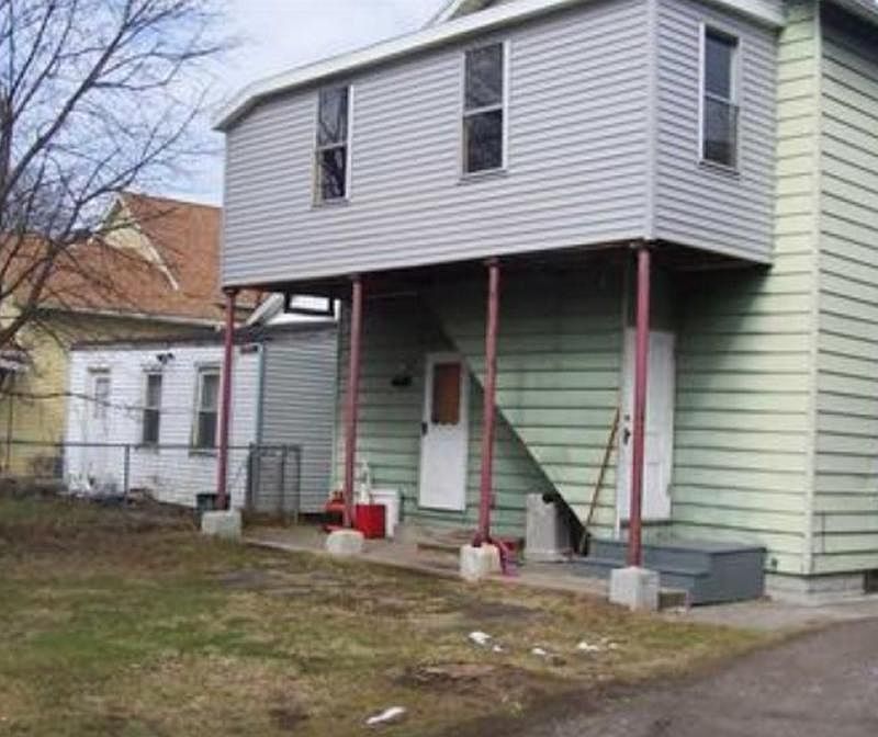 2nd image of 347 W 23rd St