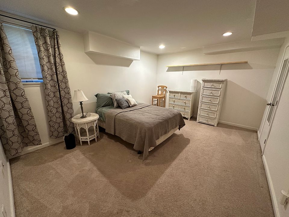 Bedroom with wicker matching dressers