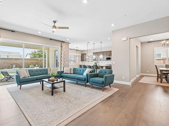 5th image of 2133 Day Lily Ave
