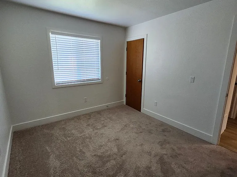 2585 Kenton Ct. — Photo 10