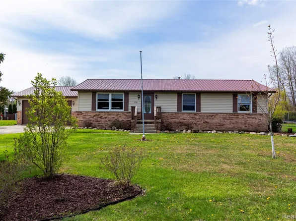 6761 Lorraine St, Marlette, MI 48453