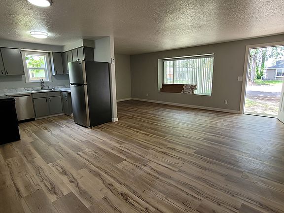 5th image of 580 Manor Way