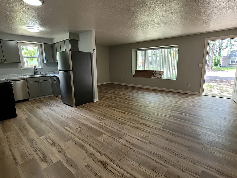 580 Manor Way — Photo 5