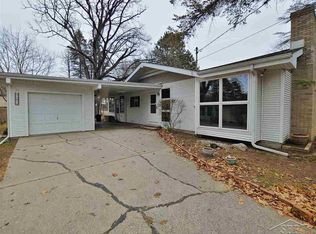 3395 Woodland Ct, Saginaw, MI
