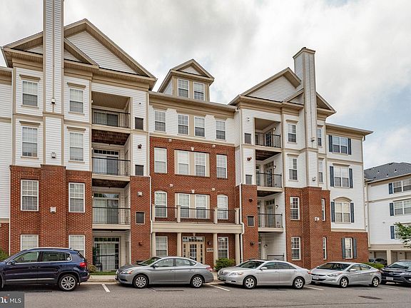 2nd image of 11575 Cavalier Landing Ct Unit 305