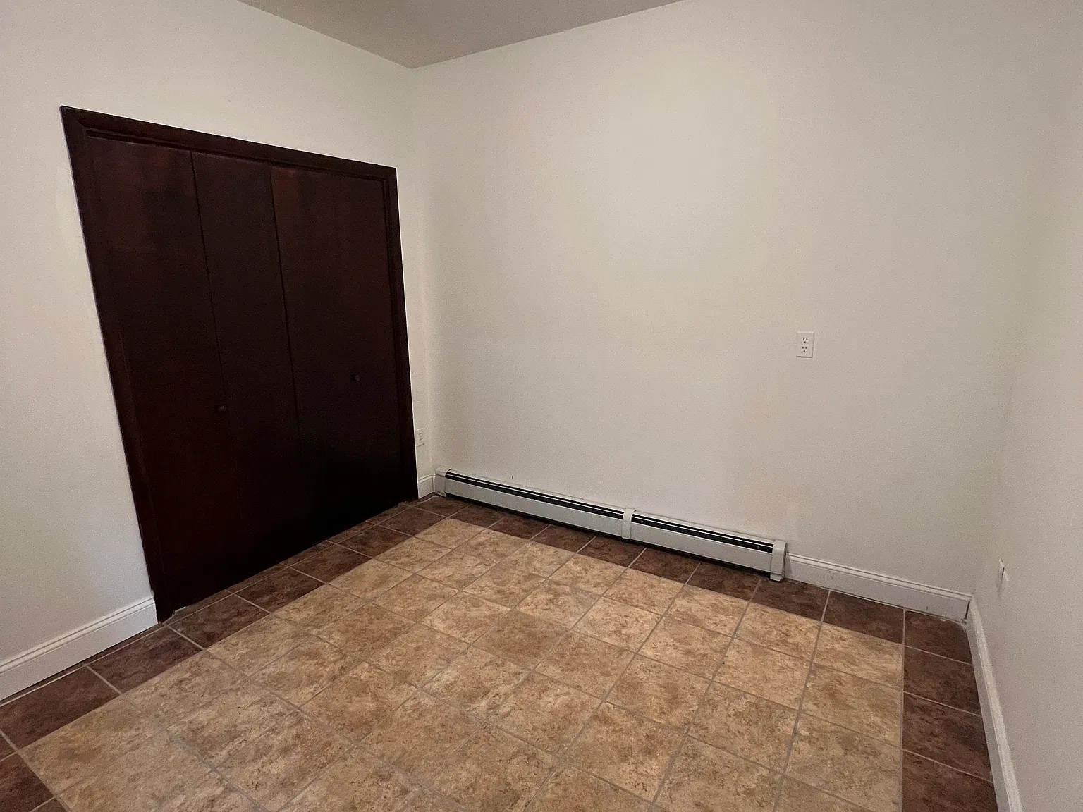 416 Park Ave — Photo 4