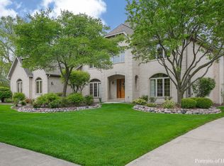 1812 Darien Club Dr, Darien, IL 60561