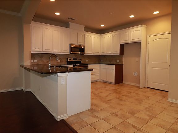 5th image of 913 Shelby Ln