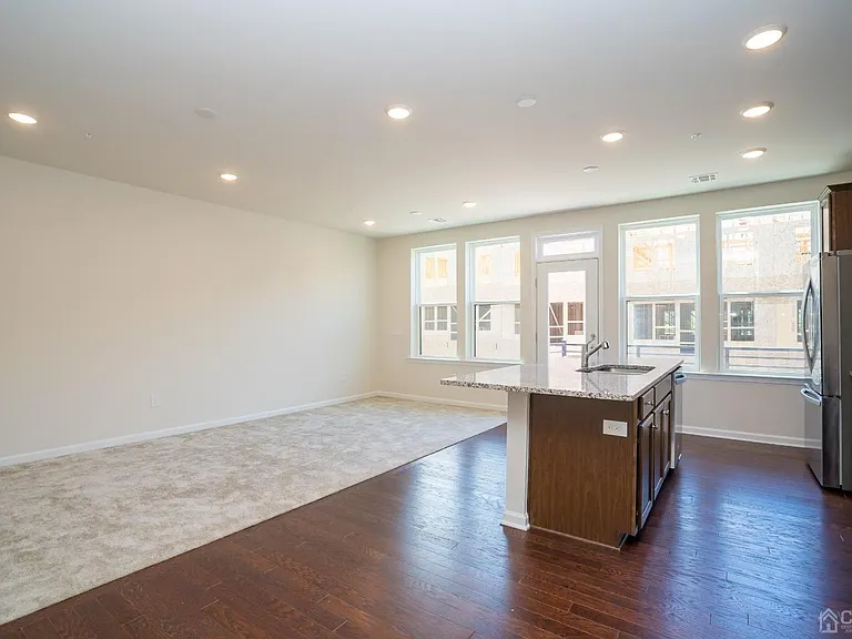 218 Peyton Pl — Photo 2