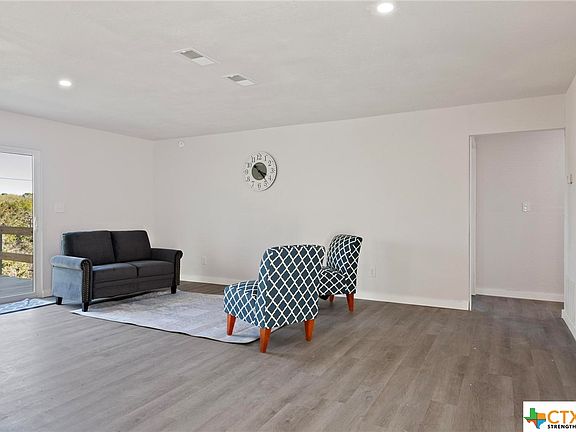 3rd image of 194 Circle Dr