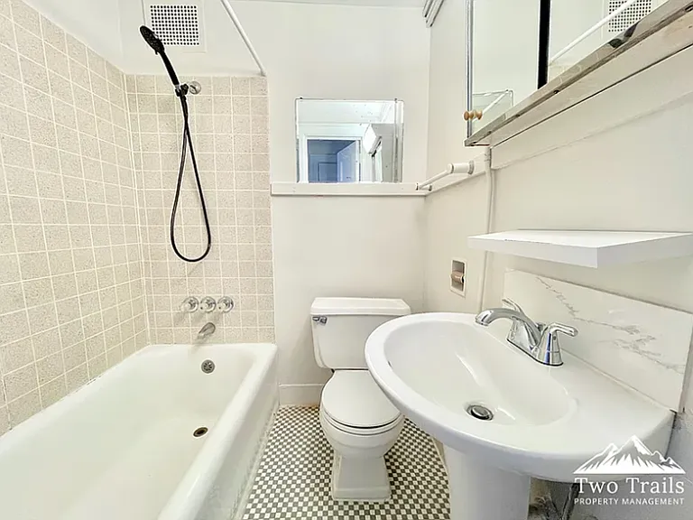 538 N Main St — Photo 5