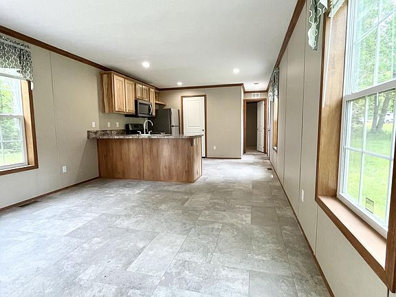 3rd image of 925 Brunswick Road