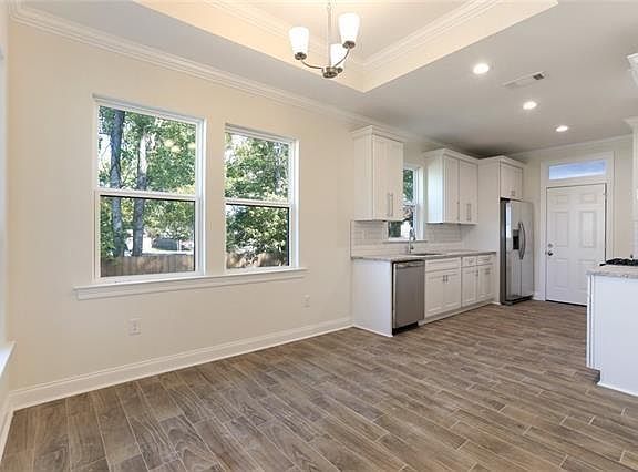 4th image of 4655 Pecan St