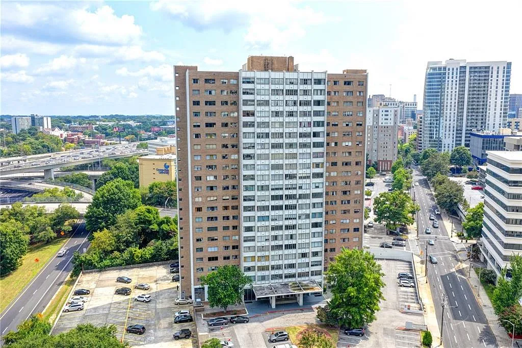 2 bed, 1.0 bath, 1020 sqft, $1,800 — Photo 1