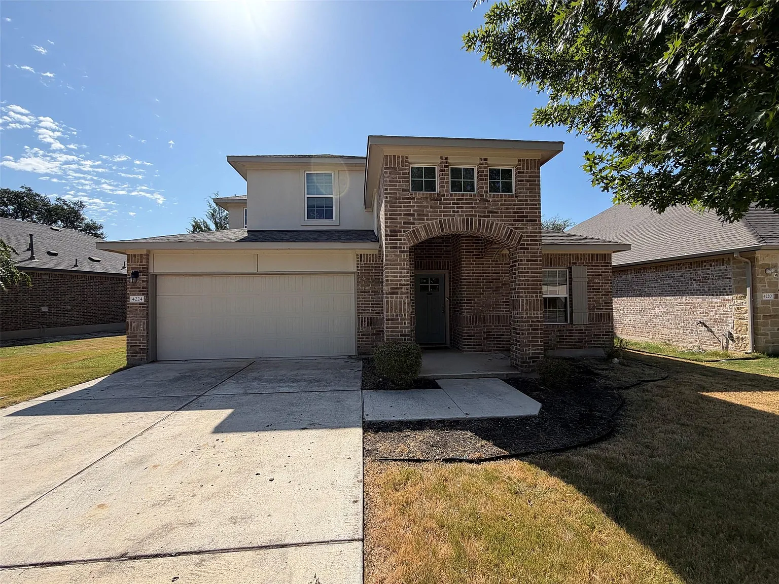 4 bed, 2.5 bath, 2291 sqft, $2,295 — Photo 1