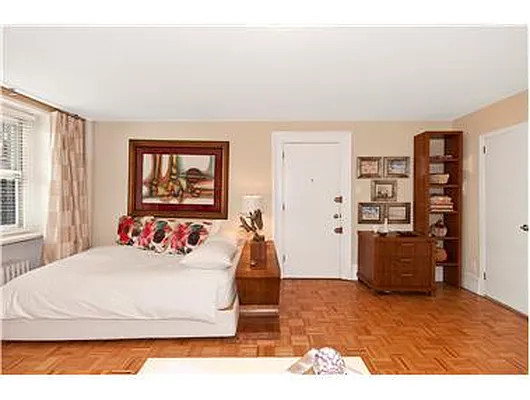 Rented by Douglas Elliman | media 14