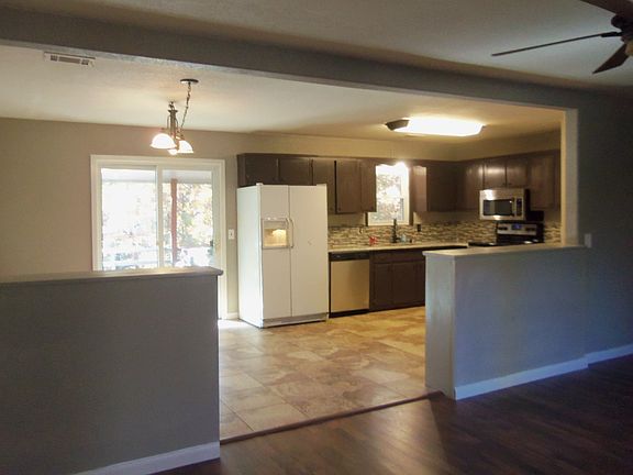 5th image of 11 Woodbridge Dr