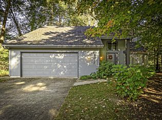 4215 River Bluff Dr, Fort Wayne, IN 46835