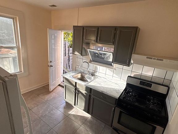 5th image of 2227 W 19th St COACH
