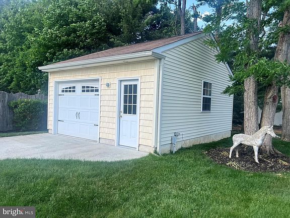 3rd image of 23 Nassau Rd