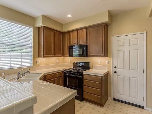 2nd image of 903 Mira Lago Way