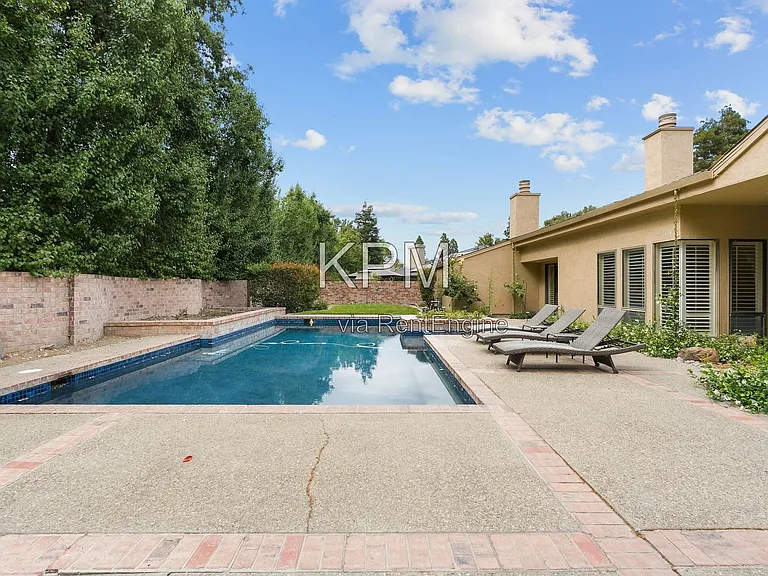 3342 Cove Cir — Photo 54
