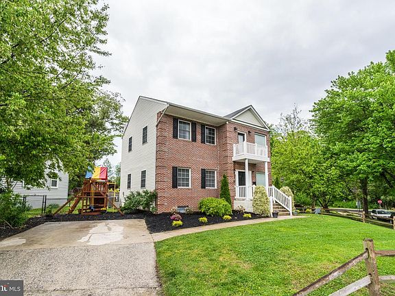 4th image of 11001 Harriet Ln
