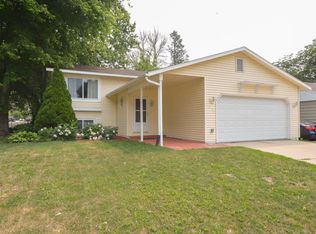 1896 Evergreen Dr NW, Rochester, MN 55901