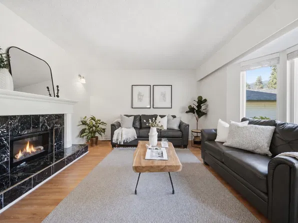 1825 Peters Rd, North Vancouver, BC V7J 1Y7